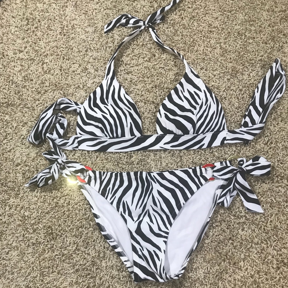 Victoria’s Secret bikini